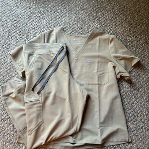 Figs Catarina one pocket scrub top and Zamora joggers